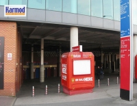 Будки за билети на стадион Олд Трафорд в Манчестър и стадион Камп Ноу в Барселона