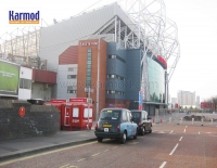 Будки за билети на стадион Олд Трафорд в Манчестър и стадион Камп Ноу в Барселона