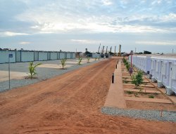 Монтаж на модулни кабини за мениджърски екипи в Сенегал